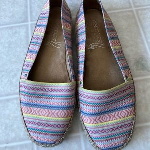 Aerosoles A2 espadrille Stitch N turn Slip ons solitaire pink geometric stripe